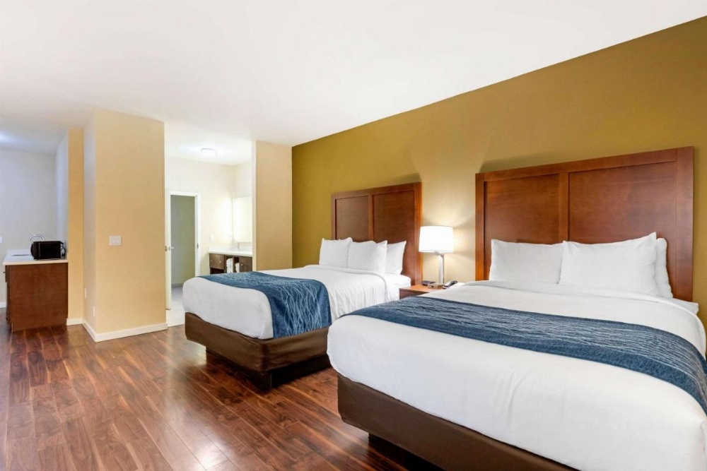 Comfort Inn & Suites Near Ontario Airport