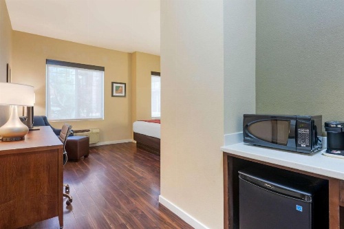 Comfort Inn & Suites Near Ontario Airport image 35